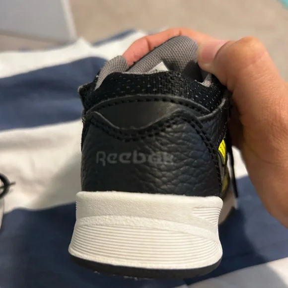 Reebok shoes for kids/toddlers - Picture 3 of 5